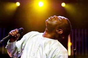Youssou Ndour en 2008 au Festival de Jazz de Montreux, en Suisse. © Fabrice Coffrini / AFP