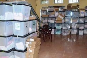 Un centre électoral avant le décompte des voix, le 30 septembre 2013 à Matoto, en Guinée. © AFP