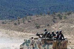Une patrouille de l’armée tunisienne près du mont Chaambi. © AFP