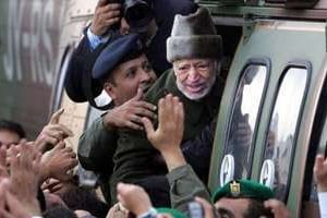 Yasser Arafat lors de son départ de Ramallah pour Paris, le 29 octobre 2004. © Odd Andersen/AFP