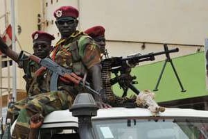 Des soldats de la Séléka à Bangui, le 30 mars. © Sia Kambou/AFP