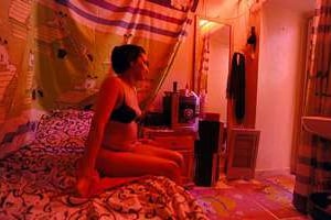 La prostitution est souvent loin du schéma de la jeune fille rurale vendant son corps pour survivre © AFP