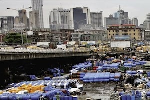 Comme Lagos, dont la population croît de 3 % par an, les grandes villes du Nigeria sont en pleine expansion. © George Osodi /PANOS PICTURES