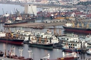 Au 1er semestre 2013, 6,77 millions de tonnes ont transité par le port d’Alger. © AFP