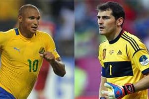 Les capitaines du Gabon et de l’Espagne : Daniel Cousin et Iker Casillas. © DR/Montage J.A.