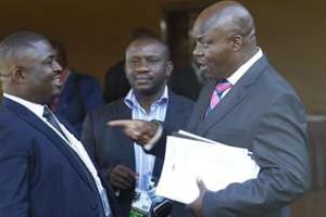 À droite, Roger Lumbala, chef adjoint de la délégation du M23 à Kampala. © REUTERS