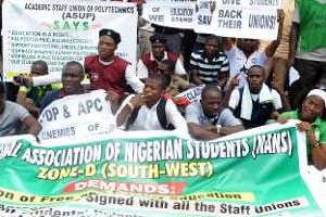 Manifestation d’étudiants lors d’une grève dans les universités à Lagos, le 13 août 2013. © AFP