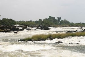 Le fleuve Sanaga, sur lequel sera construite la centrale hydroélectrique de 420 mégawatts. © DR