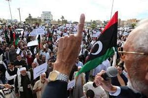 Des manifestants réclamant le départ d’ex-rebelles de Tripoli, le 15 novembre 2013. © AFP