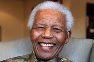L’ancien président Nelson Mandela le 25 août 2010 à Johannesburg. © AFP