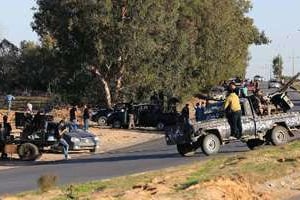 Une milice de Tripoli en patrouille à Tajura, près de Tripoli, le 16 novembre. © AFP/Mahmud Turkia