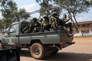 Patrouille de la force multinationale de l’Afrique centrale (Fomac) dans Bangui. © AFP