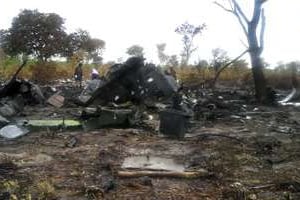 Les restes calcinés de l’avion de LAM qui s’est écrasé en Namibie, le 30 novembre 2013. © AFP