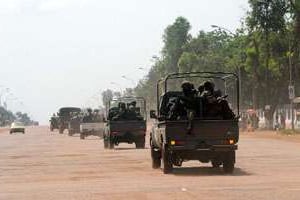 Des soldats de la Fomac en patrouille à Bangui, le 1er décembre 2013. © AFP
