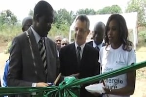Inauguration du programme d’électrification bip-bop au Cameroun. © Schneider Electric