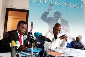 Pascal Affi N’Guessan et Laurent Akoun, respectivement président et secrétaire général du FPI. © Herve Sevi/AFP