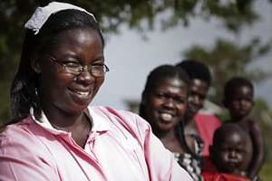 Esther Madudu et l’Amref veulent former 15 000 sages-femmes africaines d’ici 2015. © Amref
