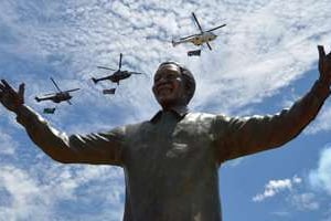 La statue de Mandela inaugurée à Pretoria le 16 décembre. © AFP