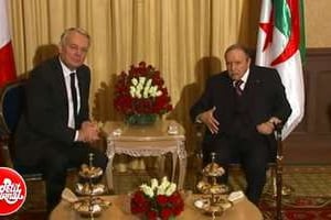 Jean-Marc Ayrault et Abdelaziz Bouteflika. © Capture d’écran.