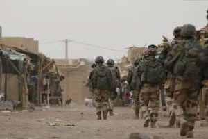 Des soldats français en patrouille à Kidal, en juillet 2013. © AFP
