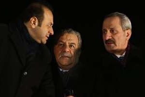 Au c. et à dr. : les ministres Muammer Güler (Intérieur) et Zafer Caglayan (Economie). © Adem Altan