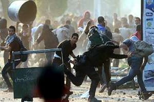 Les heurts entre les Frères musulmans et la police au Caire, le 10 décembre 2013. © AFP