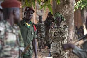 Des ex-Seleka, le 30 décembre 2013, dans le quartier PK 11, au nord de Bangui. © AFP/Miguel Medina