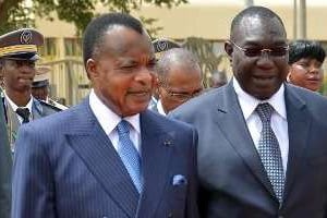 Le président congolais Denis Sassou Nguesso (c) et le président centrafricain Michel Djotodia. © AFP