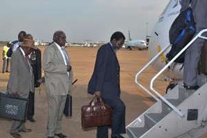 La délégation du gouvernement du Soudan du Sud, le 2 janvier à l’aéroport de Djouba. © AFP