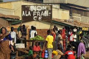 Une pancarte Non à la France le 3 janvier dans le quartier musulman PK5 de Bangui. © AFP