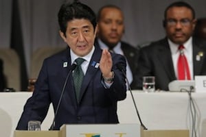 En juin 2013, Shinzo Abe a promis 10,6 milliards d’euros d’aide publique au développement à l’Afrique, en cinq ans. © AFP