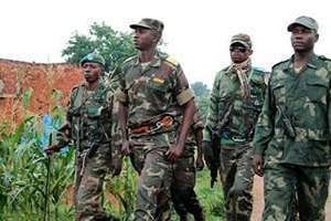Le colonel Mamadou Ndala et ses hommes près d’Eringeti, le 31 décembre 2012. © AFP
