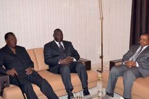 Idriss Déby (g.), Michel Djotodia et Nicolas Tiangaye (d), à N’Djamena le 8 janvier. © AFP