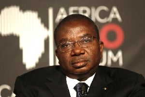 Lucien Bembamba, ministre de l’économie du Burkina Faso, annonce une nouvelle taxe pour les compagnies télécoms dans la loi des finances 2014