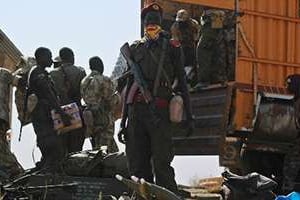 Des soldats loyalistes se préparent à quitter Djouba pour rejoindre les combats. © AFP