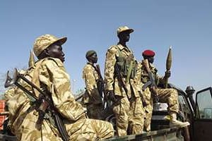Les soldats de l’armée sud-soudanaise à Bentiu, le 10 janvier 2014. © AFP