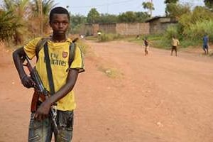 Un jeune combattant anti-balaka à Bangui le 18 janvier 2014. © AFP