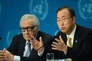 Ban Ki-moon (d) et l’émissaire spécial pour la Syrie, Lakhdar Brahimi, le 22 janvier 2014. © AFP