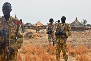 Des soldats de l’armée de libération du Soudan du Sud le 25 janvier 2014 à Mathiang. © AFP