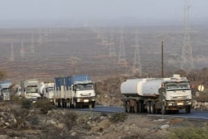 La Route nationale 1 qui relie le port de Djibouti à Addis-Abeba est la principale voie d’acheminement des importations éthiopiennes, pétrole compris. © Vincent Fournier/JA