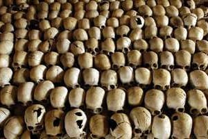 Des crânes de victimes du génocide rwandais au Mémorial de l’église de Ntarama, à Nyamata © AFP