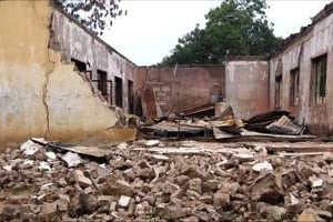 Un lycée attaqué dans le nord-est du Nigeria en août 2013. © AFP
