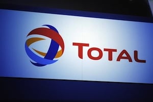 Total et Sonatrach avaient signé un accord au sujet de l’usine d’Arzew en 2007. © Éric Piémont/AFP