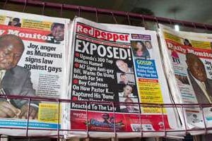 La presse ougandaise, au sujet de la loi antihomosexualité. © AFP
