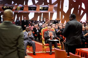Forum ivoiro-marocain à Abidjan, le 25 février, présidé par le Premier ministre Daniel Kablan Duncan et le roi Mohammed VI. © Émilie Régnier/JA