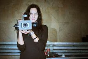 Abir Morjane, 24 ans, camerawoman pour la télévision. © Aude Osnowycz