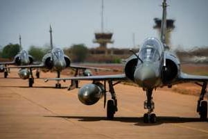Trois Mirage 2000 D français à l’aéroport de Bamako, en juin 2013. © EMA/Marine nationale française