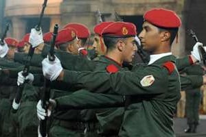 Des troupes marocaines lors d’un défilé à Rabat, le 20 août 2013. © Fadel Senna/AFP