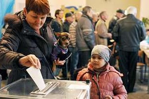 Une femme vote à Simferopol, 16 mars 2014. © AFP