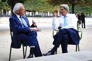 Martin Indyk (à g.) avec John Kerry, le 8 septembre 2013 à Paris. © State Department/Sipa